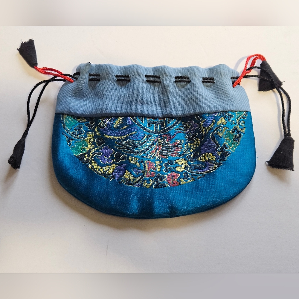 Coin Purse Asian Brocade Embroidery Draw String to Open (Black) and Close (Red)